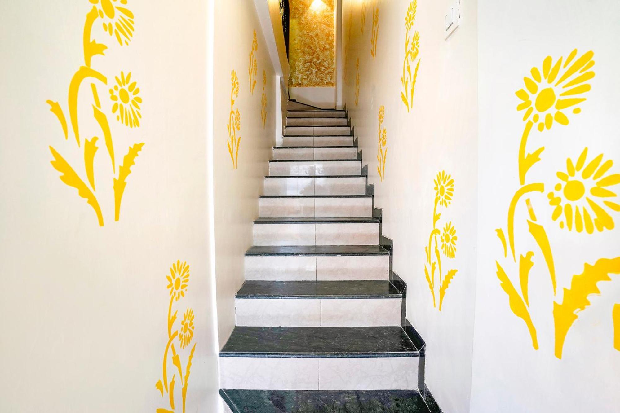 Fabhotel Priceless Nr Kokilaben Hospital Hotel
